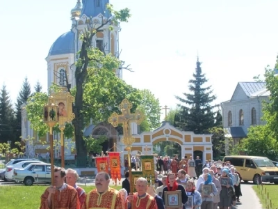 Православные верующие города Новозыбкова молитвенно почтили память летчиков-участников СВО, погибших 13 мая 2023 года над территорией Брянской области