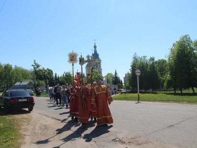 Православные верующие города Новозыбкова молитвенно почтили память летчиков-участников СВО, погибших 13 мая 2023 года над территорией Брянской области