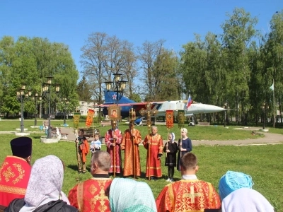 Православные верующие города Новозыбкова молитвенно почтили память летчиков-участников СВО, погибших 13 мая 2023 года над территорией Брянской области