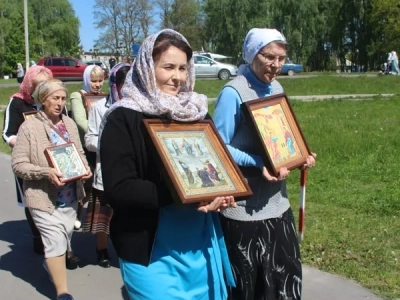 Православные верующие города Новозыбкова молитвенно почтили память летчиков-участников СВО, погибших 13 мая 2023 года над территорией Брянской области