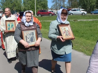 Православные верующие города Новозыбкова молитвенно почтили память летчиков-участников СВО, погибших 13 мая 2023 года над территорией Брянской области