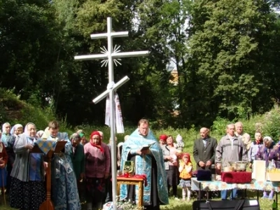 Таинство Причащения на руинах… В день Явление иконы Пресвятой Богородицы во граде Казани в 1579 году, на месте разрушенного Николаевского Каташинского монастыря, впервые за век совершено Таинство Причащения