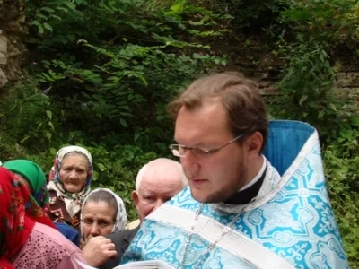 Таинство Причащения на руинах… В день Явление иконы Пресвятой Богородицы во граде Казани в 1579 году, на месте разрушенного Николаевского Каташинского монастыря, впервые за век совершено Таинство Причащения