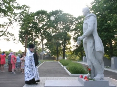 День памяти и скорби в селе Замишево Новозыбковского района: панихида о павших воинах