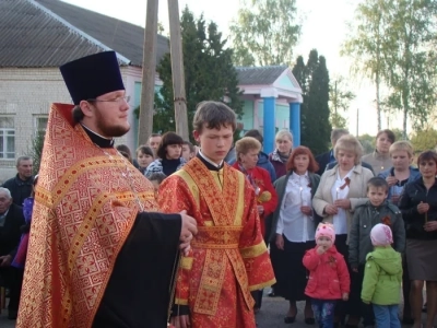 В день победы у Молитвенного дома в селе Старые Бобовичи совершена панихида о павших воинах