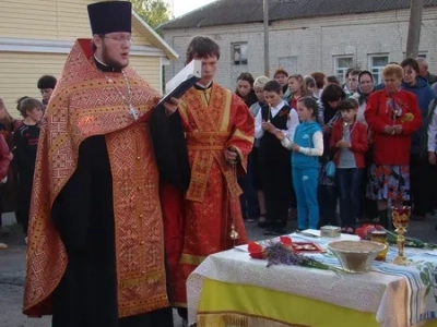 В день победы у Молитвенного дома в селе Старые Бобовичи совершена панихида о павших воинах