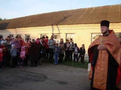 В день победы у Молитвенного дома в селе Старые Бобовичи совершена панихида о павших воинах