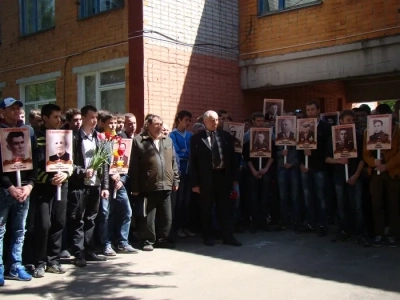 Не прервется связь поколений: в городе Новозыбков открыта мемориальная табличка на здании бывшего военного госпиталя и совершена панихида о павших героях, освобождавших город в годы Великой Отечественной Войны