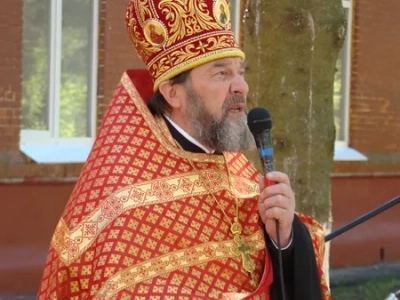 Не прервется связь поколений: в городе Новозыбков открыта мемориальная табличка на здании бывшего военного госпиталя и совершена панихида о павших героях, освобождавших город в годы Великой Отечественной Войны