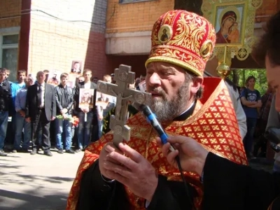 Не прервется связь поколений: в городе Новозыбков открыта мемориальная табличка на здании бывшего военного госпиталя и совершена панихида о павших героях, освобождавших город в годы Великой Отечественной Войны