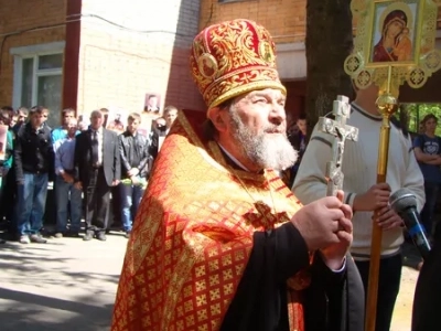 Не прервется связь поколений: в городе Новозыбков открыта мемориальная табличка на здании бывшего военного госпиталя и совершена панихида о павших героях, освобождавших город в годы Великой Отечественной Войны