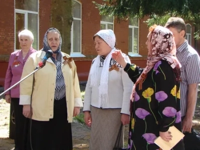 Не прервется связь поколений: в городе Новозыбков открыта мемориальная табличка на здании бывшего военного госпиталя и совершена панихида о павших героях, освобождавших город в годы Великой Отечественной Войны