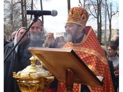 Хачкар – армянский Крест-памятник – освящен в Новозыбкове в память 100-летия геноцида армян в Турецкой империи