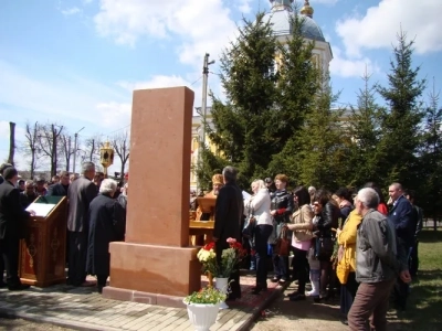 Хачкар – армянский Крест-памятник – освящен в Новозыбкове в память 100-летия геноцида армян в Турецкой империи