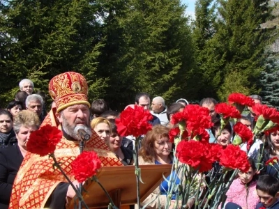 Хачкар – армянский Крест-памятник – освящен в Новозыбкове в память 100-летия геноцида армян в Турецкой империи