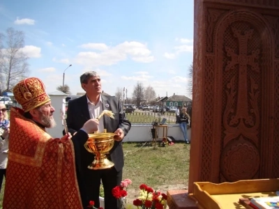 Хачкар – армянский Крест-памятник – освящен в Новозыбкове в память 100-летия геноцида армян в Турецкой империи