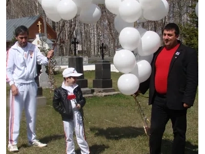 Хачкар – армянский Крест-памятник – освящен в Новозыбкове в память 100-летия геноцида армян в Турецкой империи