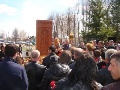 Хачкар – армянский Крест-памятник – освящен в Новозыбкове в память 100-летия геноцида армян в Турецкой империи