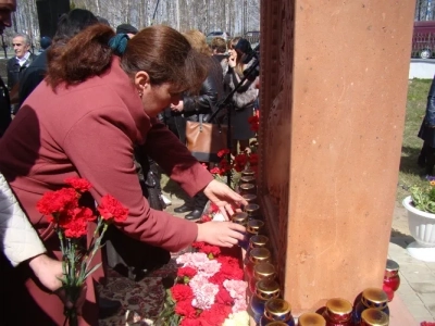 Хачкар – армянский Крест-памятник – освящен в Новозыбкове в память 100-летия геноцида армян в Турецкой империи