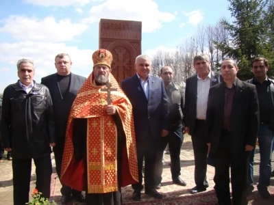 Хачкар – армянский Крест-памятник – освящен в Новозыбкове в память 100-летия геноцида армян в Турецкой империи