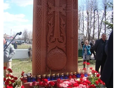 Хачкар – армянский Крест-памятник – освящен в Новозыбкове в память 100-летия геноцида армян в Турецкой империи