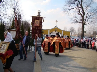 ХРИСТОС ВОСКРЕСЕ! Свет Христов просвещает всех! – в Новозыбковском благочинии встретили Благодатный Огонь