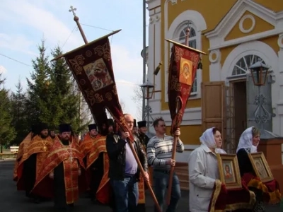 ХРИСТОС ВОСКРЕСЕ! Свет Христов просвещает всех! – в Новозыбковском благочинии встретили Благодатный Огонь