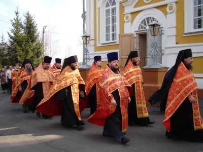 ХРИСТОС ВОСКРЕСЕ! Свет Христов просвещает всех! – в Новозыбковском благочинии встретили Благодатный Огонь