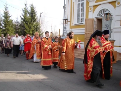 ХРИСТОС ВОСКРЕСЕ! Свет Христов просвещает всех! – в Новозыбковском благочинии встретили Благодатный Огонь