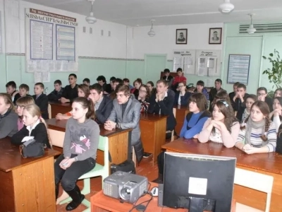 Священник научает детей Основам Православия: Урок ОПК в Замишевской средней школе