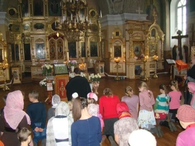 Несколько тысяч человек собралось на молитву в Новозыбковском благочинии у ковчега с частицей мощей святого Пророка, Предтечи и Крестителя Господня Иоанна