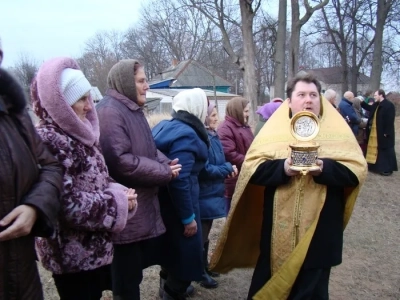 Несколько тысяч человек собралось на молитву в Новозыбковском благочинии у ковчега с частицей мощей святого Пророка, Предтечи и Крестителя Господня Иоанна