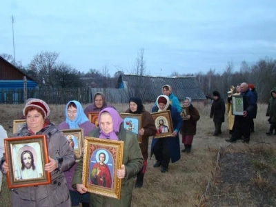 Несколько тысяч человек собралось на молитву в Новозыбковском благочинии у ковчега с частицей мощей святого Пророка, Предтечи и Крестителя Господня Иоанна