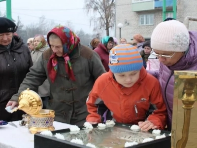 Несколько тысяч человек собралось на молитву в Новозыбковском благочинии у ковчега с частицей мощей святого Пророка, Предтечи и Крестителя Господня Иоанна