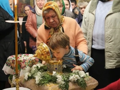 Несколько тысяч человек собралось на молитву в Новозыбковском благочинии у ковчега с частицей мощей святого Пророка, Предтечи и Крестителя Господня Иоанна