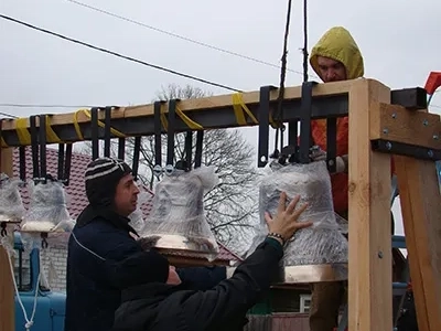 Людковские кампаны: На звоннице новозыбковского храма в честь Рождества Пресвятой Богородицы теперь новые колокола