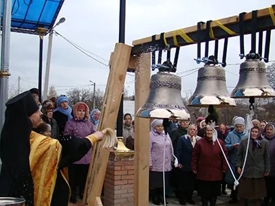 Людковские кампаны: На звоннице новозыбковского храма в честь Рождества Пресвятой Богородицы теперь новые колокола