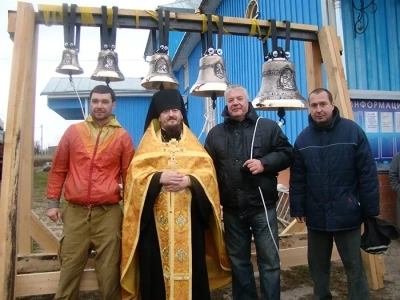 Людковские кампаны: На звоннице новозыбковского храма в честь Рождества Пресвятой Богородицы теперь новые колокола