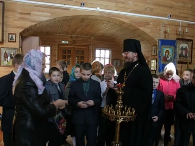 Школьный урок искренней веры в Людковском храме: учащиеся Замишевской школы посетили храм