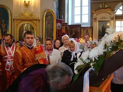 И в честь Архангела Небес, Архистратига Михаила Собор на Красной носит крест. Престольный праздник Соборного храма Новозыбковского благочиния.