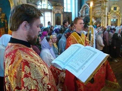 И в честь Архангела Небес, Архистратига Михаила Собор на Красной носит крест. Престольный праздник Соборного храма Новозыбковского благочиния.