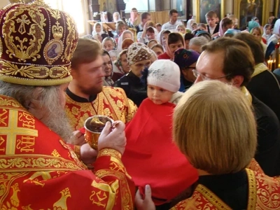 И в честь Архангела Небес, Архистратига Михаила Собор на Красной носит крест. Престольный праздник Соборного храма Новозыбковского благочиния.