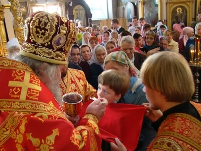 И в честь Архангела Небес, Архистратига Михаила Собор на Красной носит крест. Престольный праздник Соборного храма Новозыбковского благочиния.