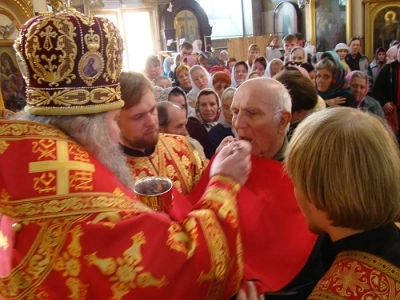 И в честь Архангела Небес, Архистратига Михаила Собор на Красной носит крест. Престольный праздник Соборного храма Новозыбковского благочиния.