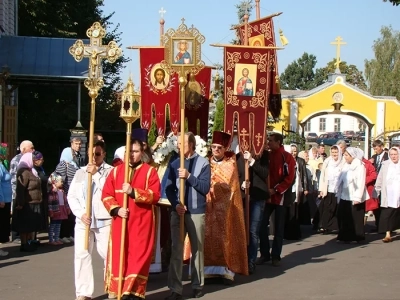 И в честь Архангела Небес, Архистратига Михаила Собор на Красной носит крест. Престольный праздник Соборного храма Новозыбковского благочиния.