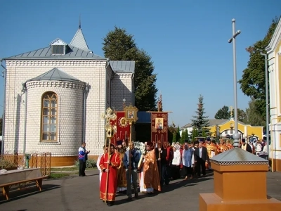 И в честь Архангела Небес, Архистратига Михаила Собор на Красной носит крест. Престольный праздник Соборного храма Новозыбковского благочиния.