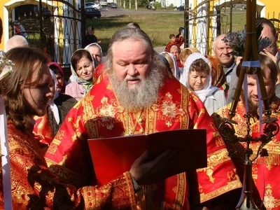 И в честь Архангела Небес, Архистратига Михаила Собор на Красной носит крест. Престольный праздник Соборного храма Новозыбковского благочиния.