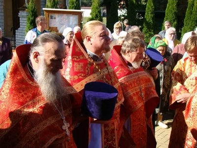 И в честь Архангела Небес, Архистратига Михаила Собор на Красной носит крест. Престольный праздник Соборного храма Новозыбковского благочиния.