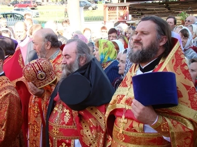 И в честь Архангела Небес, Архистратига Михаила Собор на Красной носит крест. Престольный праздник Соборного храма Новозыбковского благочиния.