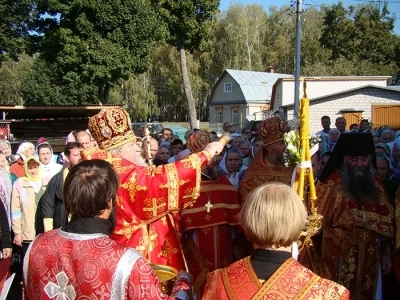 И в честь Архангела Небес, Архистратига Михаила Собор на Красной носит крест. Престольный праздник Соборного храма Новозыбковского благочиния.